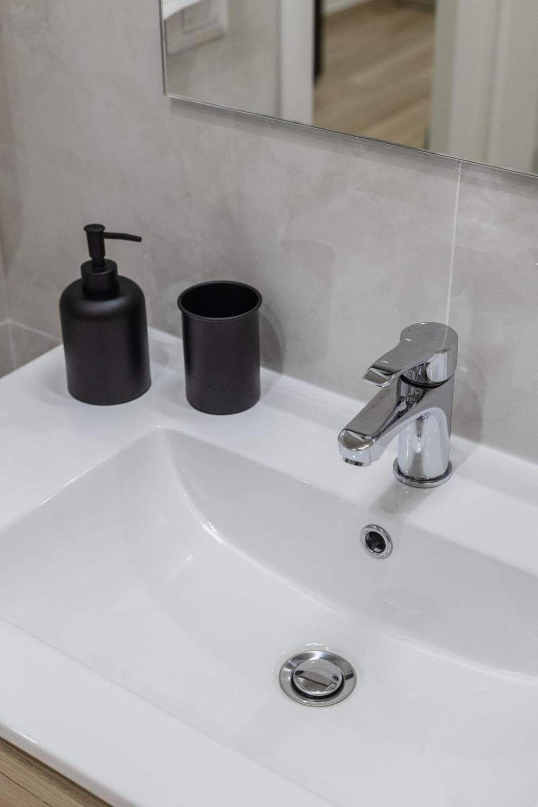 Graziano Home Airport Наполи Екстериор снимка